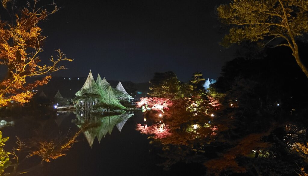 kenrokuen autumn light up