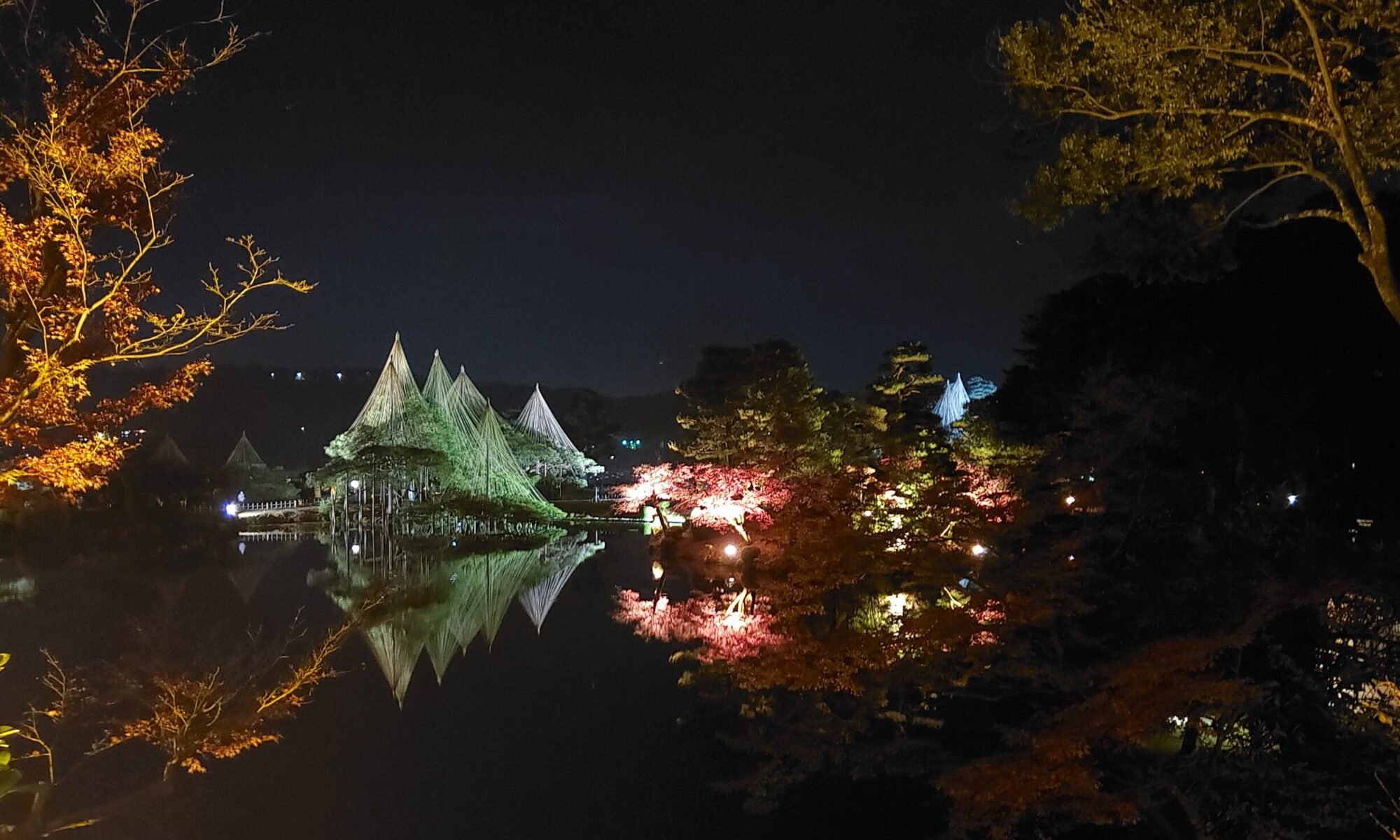 kenrokuen autumn light up
